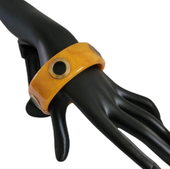 bakelite bracelet Jewelry - MID CENTURY BAKELITE MARBLED POLKA DOT BANGLE BRACELET